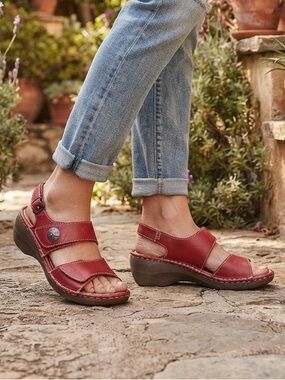 Josef Seibel Red Leather Comfort Sandals size 39 or 8.5